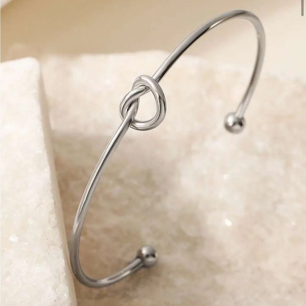 Sophisticated Silver Knot Bracelet - Picture 1 of 1